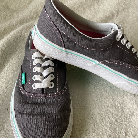Classic Vans in grey !! - Picture 2 of 6